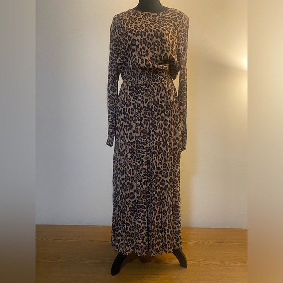 H&M Dresses & Skirts - H&M Leopard Print Dress